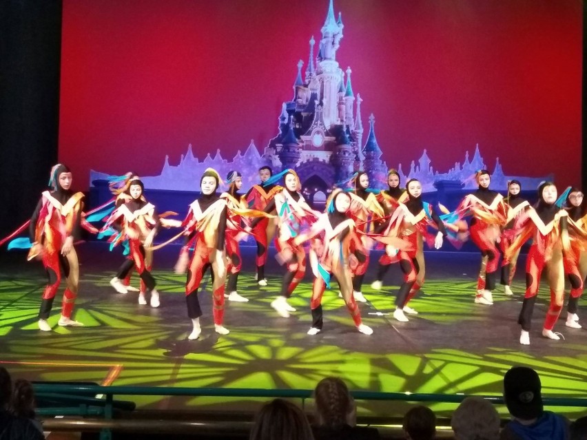 „Marzenia się nie spełniają -marzenia się spełnia”  - Zespół Taneczny Kaprys wystąpił na scenie Videopolis w Disneyland Paryż. ZDJĘCIA