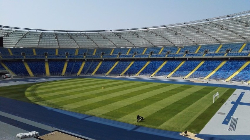 Stadion Śląski już z bramkami na murawie ZDJĘCIA