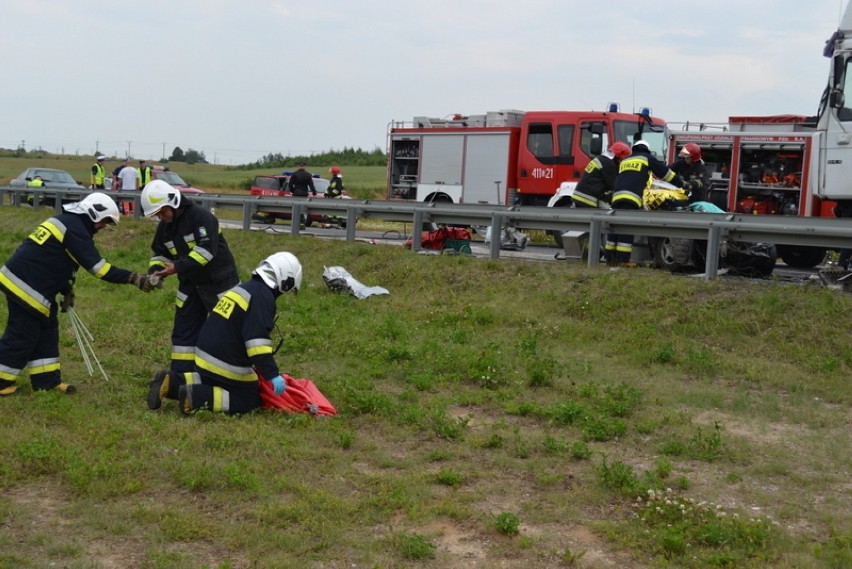 Tragiczny wypadek koło Chojnic. Nie żyją trzy osoby [WIDEO,ZDJĘCIA]