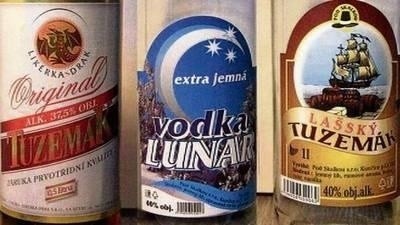 Grzywna za sprzedaż zakwestionowanego przez sanepid alkoholu może wynieść nawet 50 tys. zł Fot. materiały policji