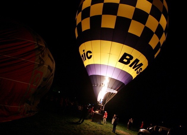Zawsze dużym zainteresowaniem cieszą się w Nałęczowie efektowne nocne pokazy balonów