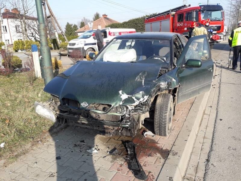 Nowy Sącz. Wypadek na ul. Krętej. Zderzyły się dwie osobówki, są poszkodowani [ZDJĘCIA]