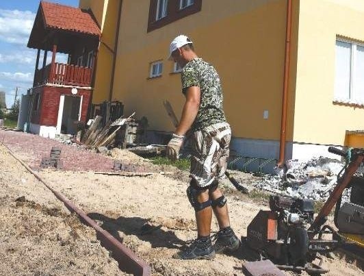 Ośrodek Edukacji Ekologicznej Brama na Bagna. Prace remontowe trwają wewnątrz i na zewnątrz ośrodka