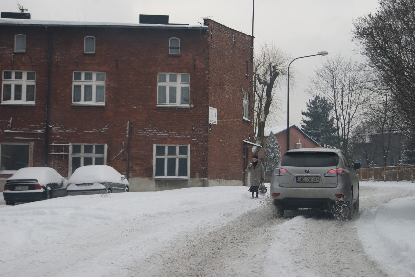 Akcja zima w Rybniku: Główne drogi czarne, mniejsze wymagają...