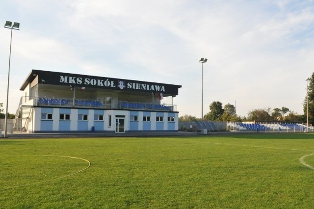 Stadion Sokoła Sieniawa to jeden z najlepszych obiektów w regionie.