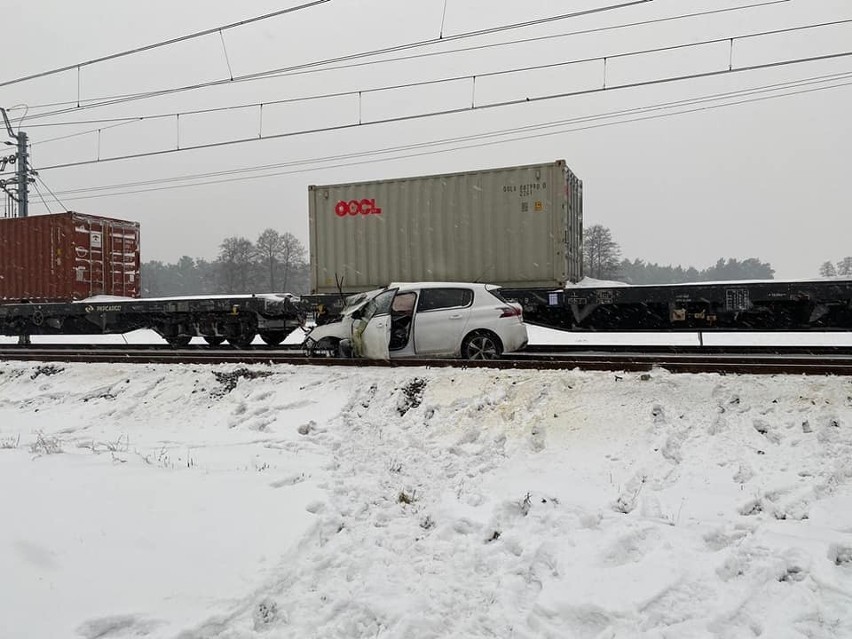 Wypadek na niestrzeżonym przejeździe kolejowym w Dobromierzu (powiat bydgoski)