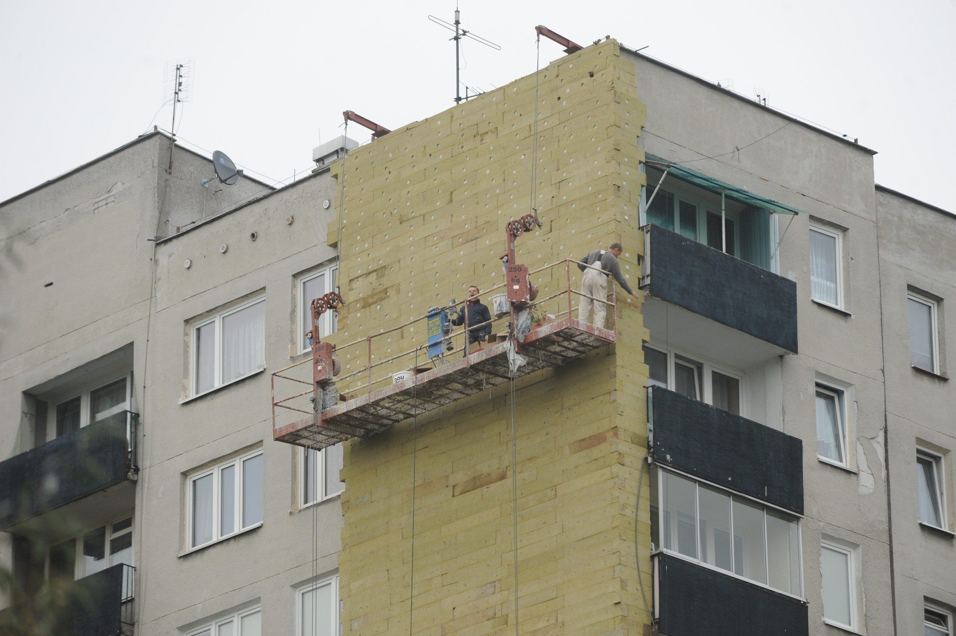 Premier zapowiada rewitalizację bloków z wielkiej płyty. Co jeszcze miałoby  zostać odnowione? | Portal i.pl