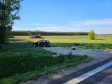 Zderzenie motocykla i samochodu osobowego na drodze krajowej nr 78 w miejscowości Holendry. Jedna osoba ranna