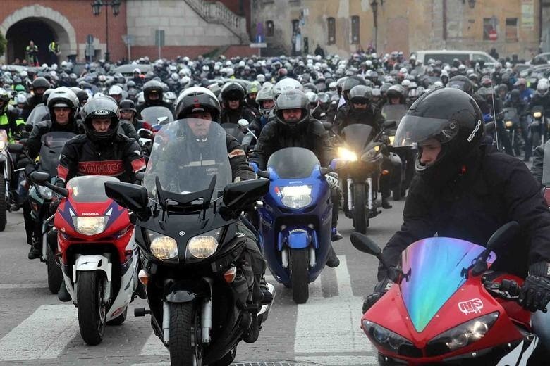Parada motocyklowa podczas zeszłorocznej inauguracji sezonu
