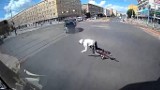 Co wyprawia ten rowerzysta we Wrocławiu? O krok od tragedii w centrum, MPK opublikowało nagranie