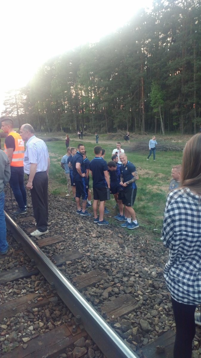 Wypadek pociągu TLK Podlasiak z piłkarzami Wisły Kraków. Pociąg Czyżew uderzył w łosia [ZDJĘCIA]