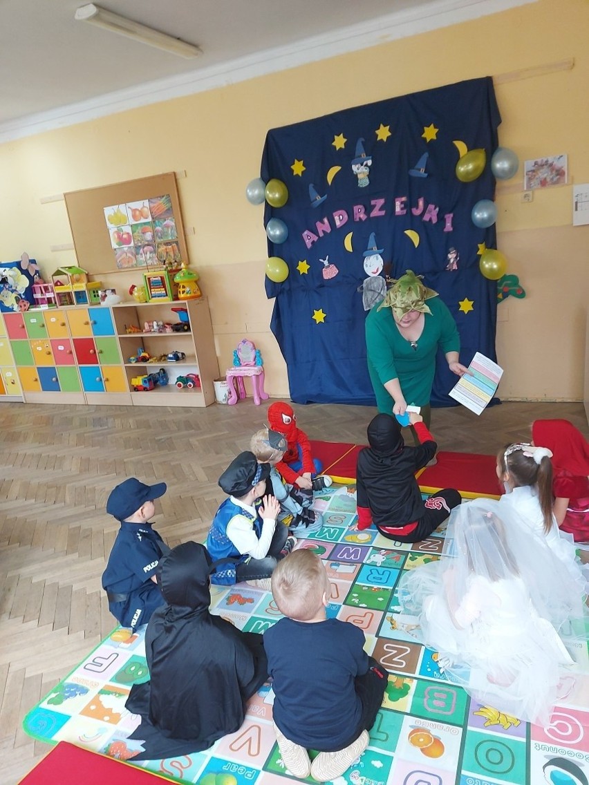 Andrzejki z atrakcjami dla dzieci z przedszkola w Mydłowie (ZDJĘCIA)