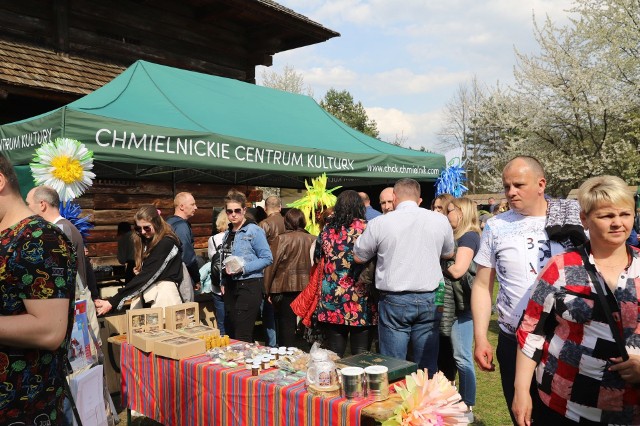 Co to był za dzień! Ponad 100 wystawców z całego regionu świętokrzyskiego pojawiło się w niedzielę, 1 maja, podczas 6. Świętokrzyskiego Festiwalu Smaków w Parku Etnograficznym w podkieleckiej Tokarni.