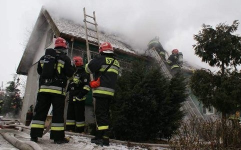 Inowrocław. Pożar domku jednorodzinnego. Na szczęście bez ofiar [zdjęcia]