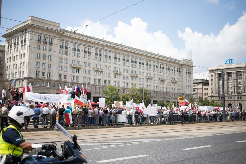 Warszawa: Rolnicy protestowali przeciwko niskim cenom skupu