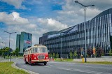 Już w majówkę na trasy wyruszą zabytkowe tramwaje i autobusy. Od wakacji będą jeździć w każdy weekend