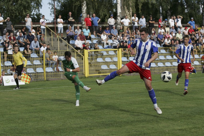 Gry wygrał z Jantarem 5:0 . Grała IV liga