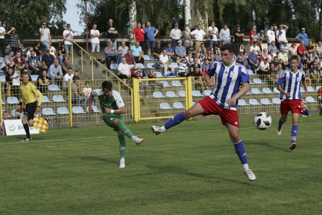 Gry wygrał z Jantarem 5:0 . Grała IV liga