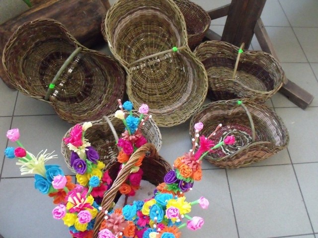 Palmy z bibuły i oryginalne koszyki na święconkę - można kupić w Kadzidle