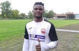 John Echezona Ezeh z Nigerii z powodzeniem występuje w Hummel 4 lidze w Sparcie Kazimierza Wielka. W pięciu meczach zdobył dwie bramki