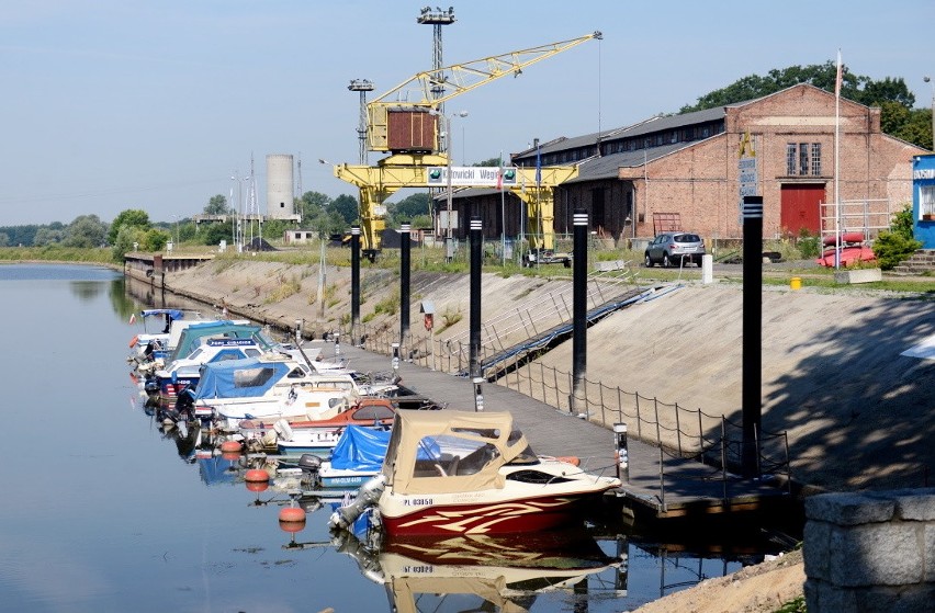 Czy port w Cigacicach przetrwa epidemię koronawirusa i zamknięcie starego mostu? „Rozważamy przewóz ludzi na drugi brzeg"