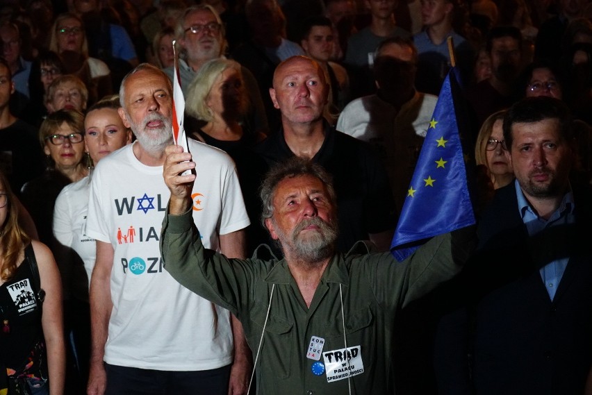 W poniedziałek o godz. 20 na placu Wolności rozpoczął się...