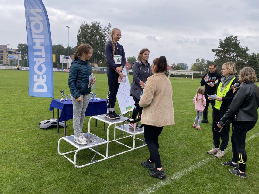 Ostrołęka. Test Coopera na stadionie. 25.09.2021. Wzięło w nim udział ponad 100 osób. Zdjęcia, wyniki