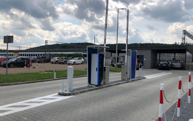 W Krzeszowicach zamontowano urządzenia do obsługi systemy zarządzania parkingami i Małopolską Kartą Aglomeracyjną