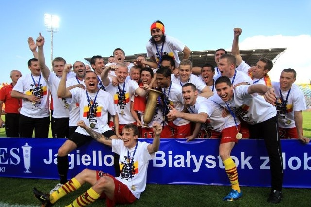 Tak piłkarze Jagiellonii Białystok cieszyli się ze zdobycia Pucharu Polski w 2010 roku. Teraz mają sporą szansę, by ten sukces powtórzyć.