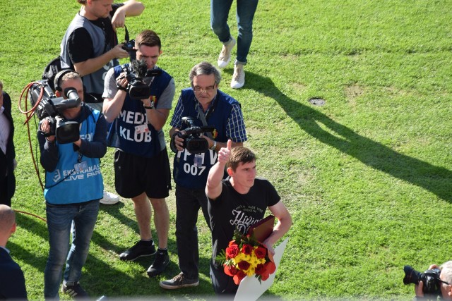 Jacek Kiełb został pożegnany przed meczem z Zagłębiem Lubin. "Ryba" odchodzi z kieleckiego klubu.