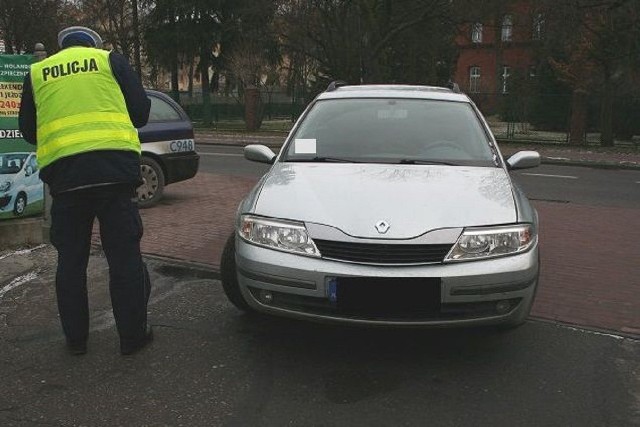 Policjanci z tucholskiej drogówki będą zwracali uwagę na światła w samochodach i będą kierowali na ustawienie ich