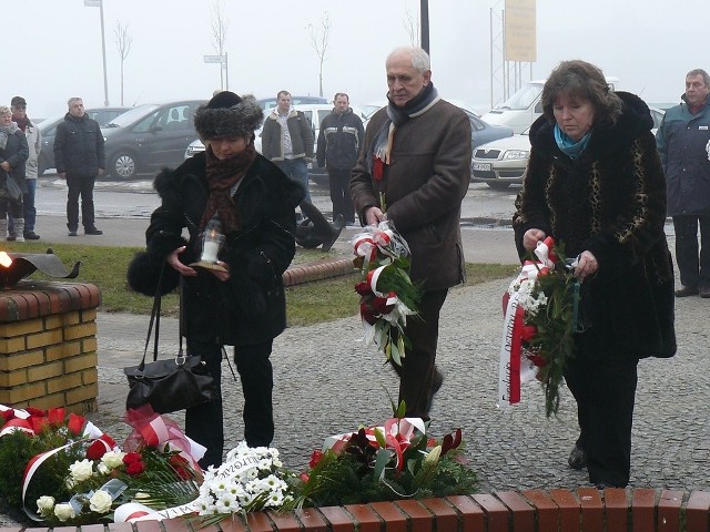 W Świnoujściu złożono kwiaty pod pomnikiem "Tym, którzy nie powrócili z morza".