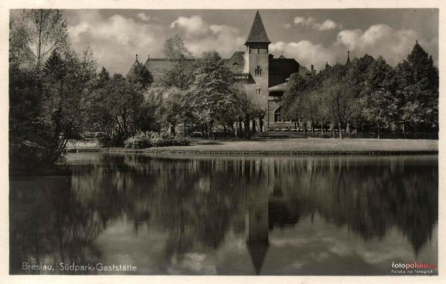 Dziś już nie istnieją, ale pozostały po nich archiwalne zdjęcia. Zobaczcie, w jakich restauracjach stołowali się wrocławianie 100 lat temu. Na kolejne zdjęcia możecie przechodzić za pomocą strzałek lub gestów na smartfonie >>>