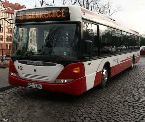 Fabrycznie nowy autobus scania omnicity kosztował 878 tys. zł. Wjechał na ulice Opola w 2009 roku. (fot. archiwum)