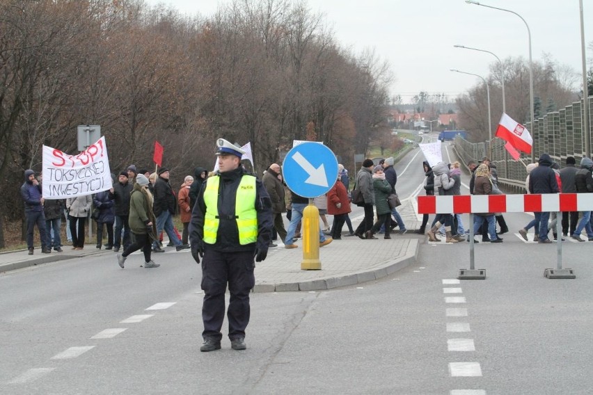 Protest przeciwko budowie fabryki silników Lufthansy pod...