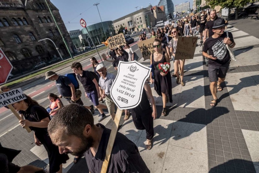 Happening zorganizowała grupa Extinction Rebellion Poznań....