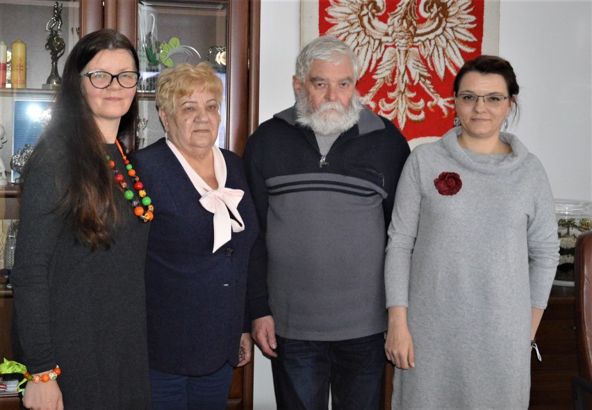 Tadeusz Rudkowski z żoną Danutą oraz córkami Kingą i...