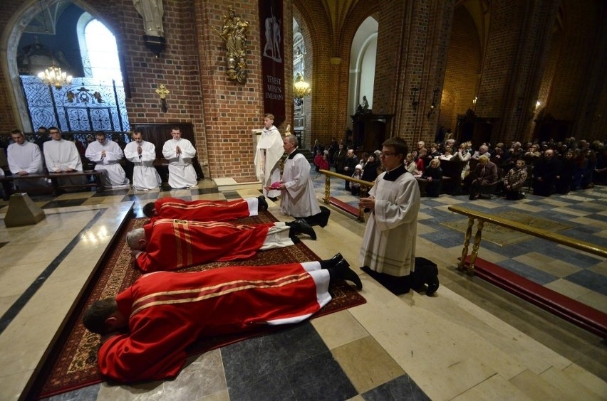 Liturgia Wielkiego Piątku w katedrze poznańskiej