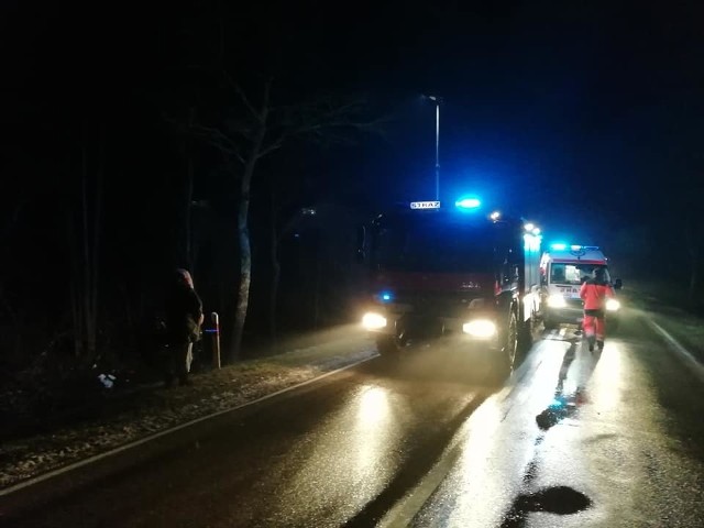 W piątek, przed godz. 21, w miejscowości Włochówka w powiecie łomżyńskim doszło do wypadku.
