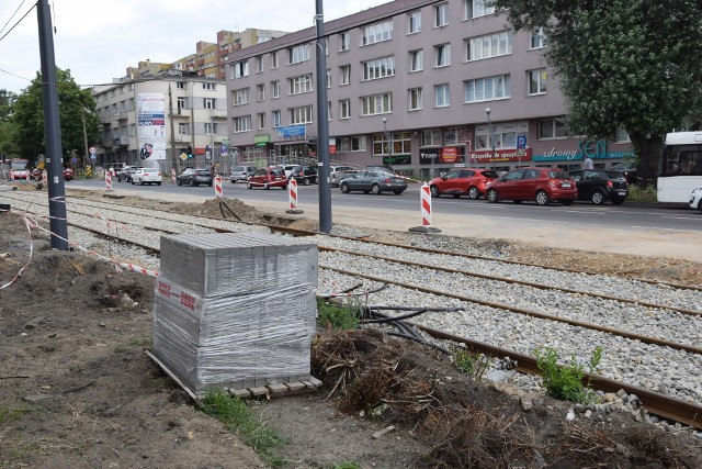 Przebudowa linii tramwajowej w Częstochowie ciągle łapie opóźnieniaZobacz kolejne zdjęcia. Przesuwaj zdjęcia w prawo - naciśnij strzałkę lub przycisk NASTĘPNE