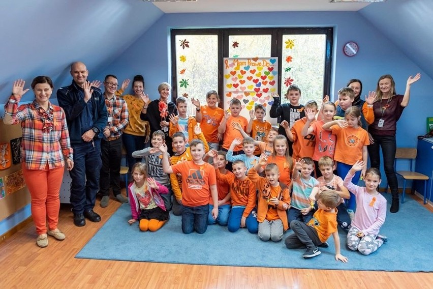 Pomarańczowa kampania w Wieliczce. Tak dla ochrony dziecka przed krzywdzeniem [ZDJĘCIA]