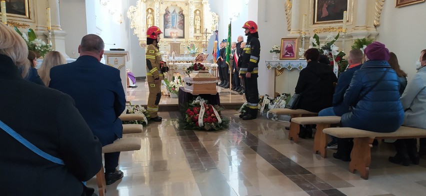 Uroczystość pogrzebowa odbyła się w kościele parafialnym w...