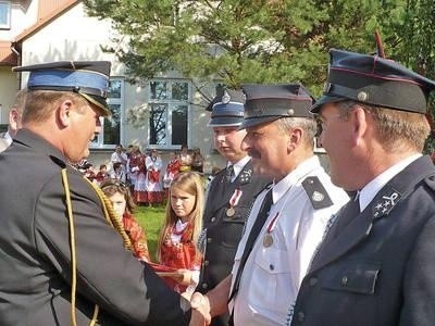Odznaczeni złotymi medalami "Za zasługi dla pożarnictwa" Fot. Jolanta Białek