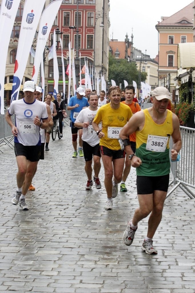 Maraton Wrocław - ZDJĘCIA - zawodnicy z numerami 3801 - 4000