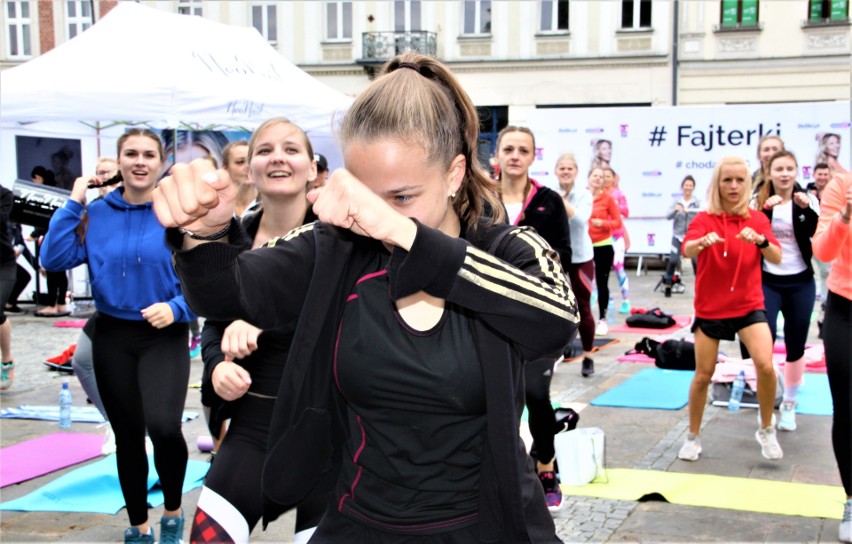 Nowy Sącz. Sądeczanki ćwiczyły na rynku z Ewą Chodakowską