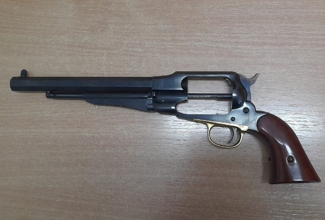 Broń znaleziona u podejrzanych ze Skawiny54