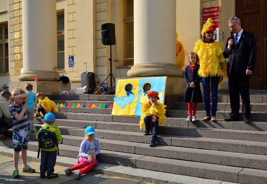 Kaczuchy przed lubelskim ratuszem (FOTO, WIDEO). Za miesiąc wyścig kaczek