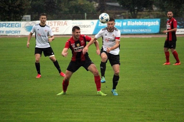 Damian Kołtunowicz (w czerwono-czarnym stroju) odszedł do Orląt Radzyń Podlaski. 