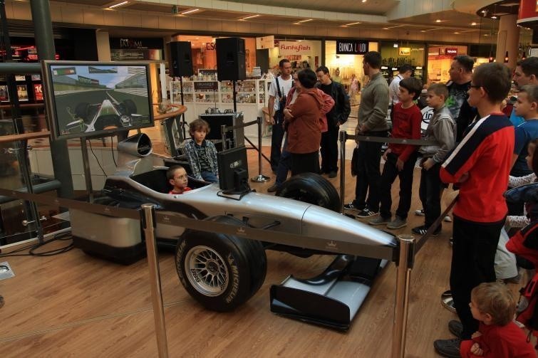 Bolidy Formuły 1 na wystawie w galerii (foto, film)