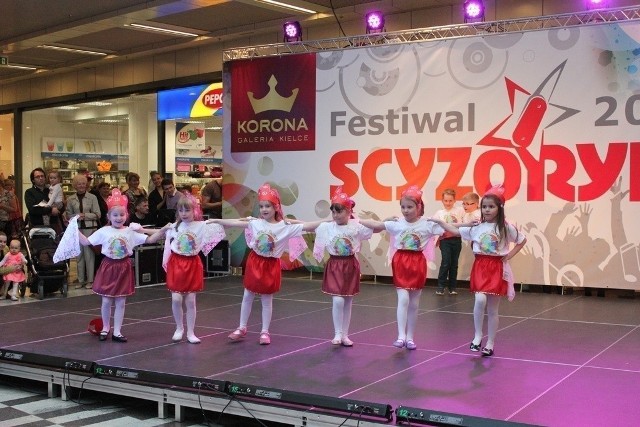 Najmłodsi uczestnicy castingu – zespół Niepublicznego Przedszkola "Mały Świat” w Kielcach. 5-letni tancerze świetnie poradzili sobie z "Kalinką”.
